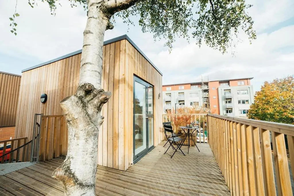 Апартаменты Delores Eco-pod / Treehouse, Walk To Cabot Circus