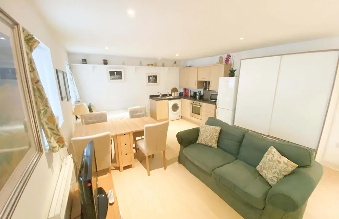 Apartment Cozy Opposite To Wills Memorial Building *