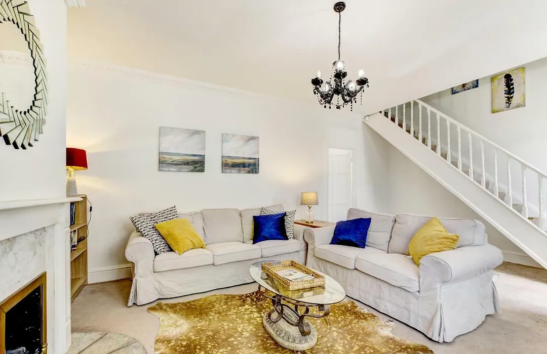 Lovely 3 Bed House In * Bristol