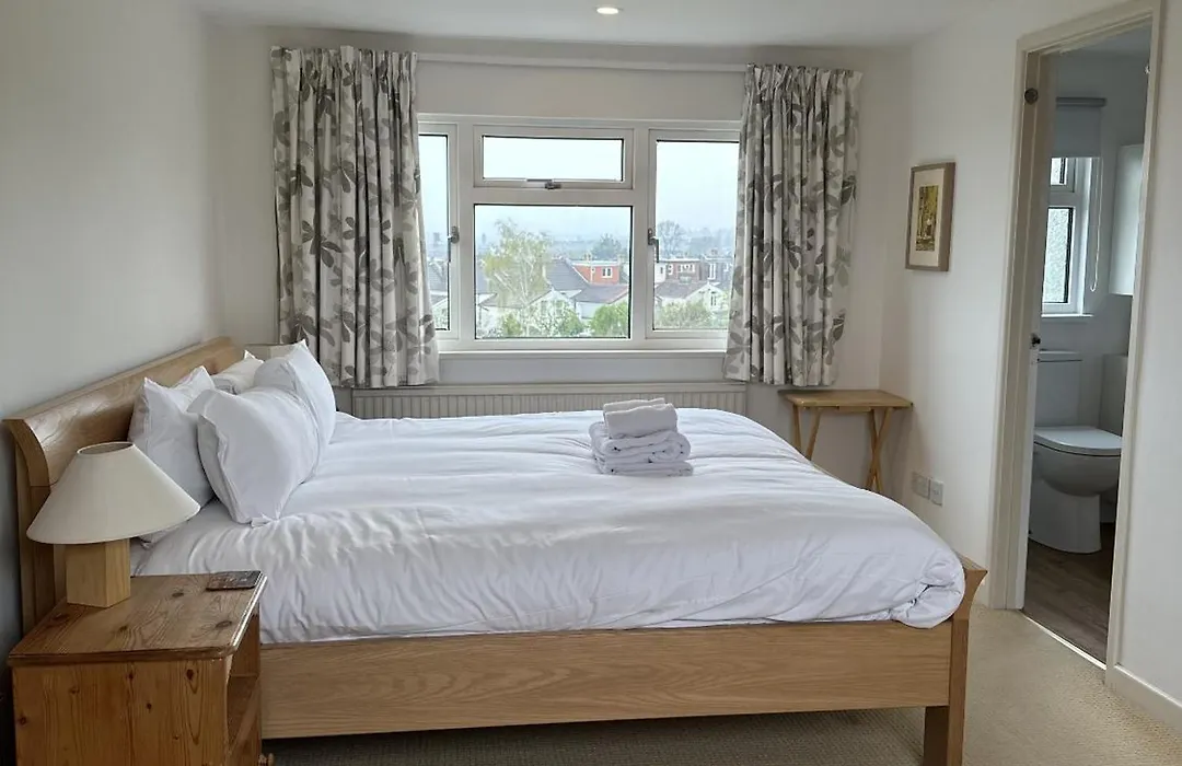 Peaceful Family Retreat Near Gloucester Road * Bristol