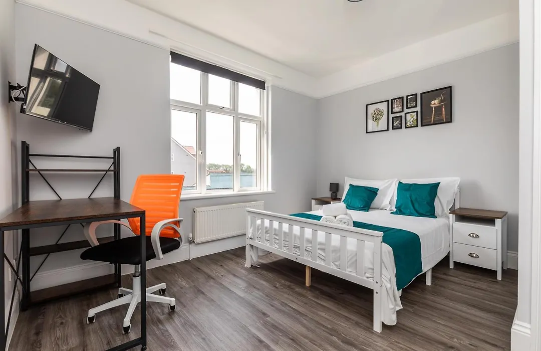 Dove Court Travel 5 - First Floor Ensuite Guest house Almondsbury