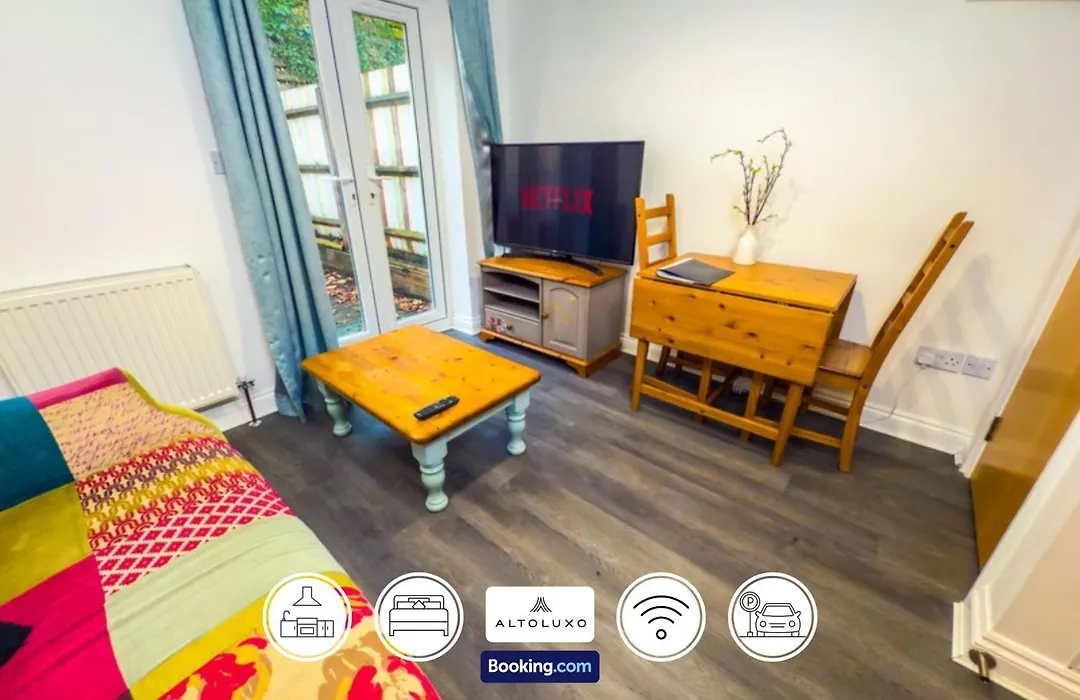 The Purple 5 Bedroom House By Altoluxoexperience Short Lets & Serviced With Free Parking Дом отдыха